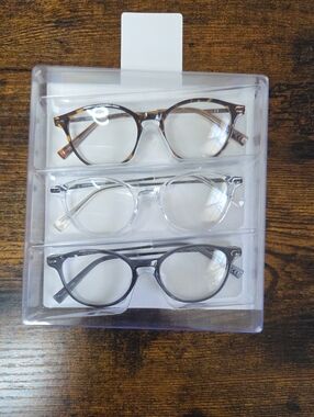 Foster Grant Design Optics Reading Glasses 3 Pack +1.25 Case